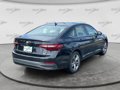 Used 2023 Volkswagen Jetta SE w/ Panoramic Sunroof Package FWD image 8