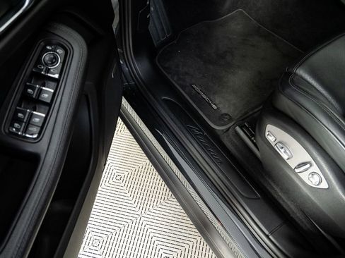 Used 2020 Porsche Macan Base image 8