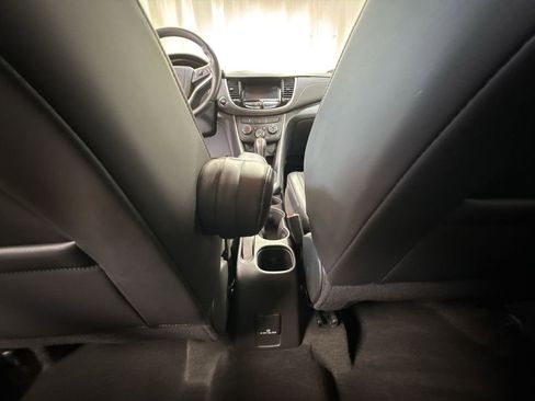 Used 2022 Chevrolet Trax LT w/ LT Convenience Package image 30