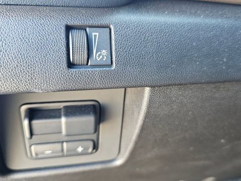 Used 2024 GMC Canyon Denali AWD/4WD image 8