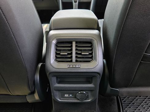Certified 2023 Volkswagen Tiguan SE w/ Panoramic Sunroof Package FWD image 58
