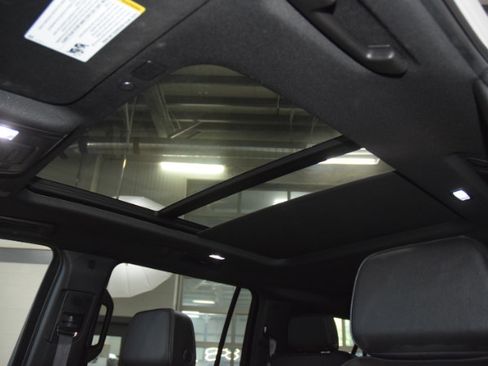 Used 2024 GMC Yukon XL Denali AWD/4WD image 9