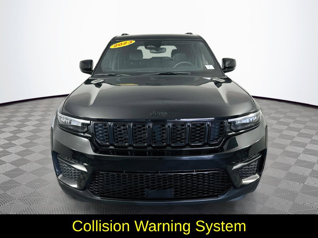 Used 2023 Jeep Grand Cherokee Altitude AWD/4WD image 4