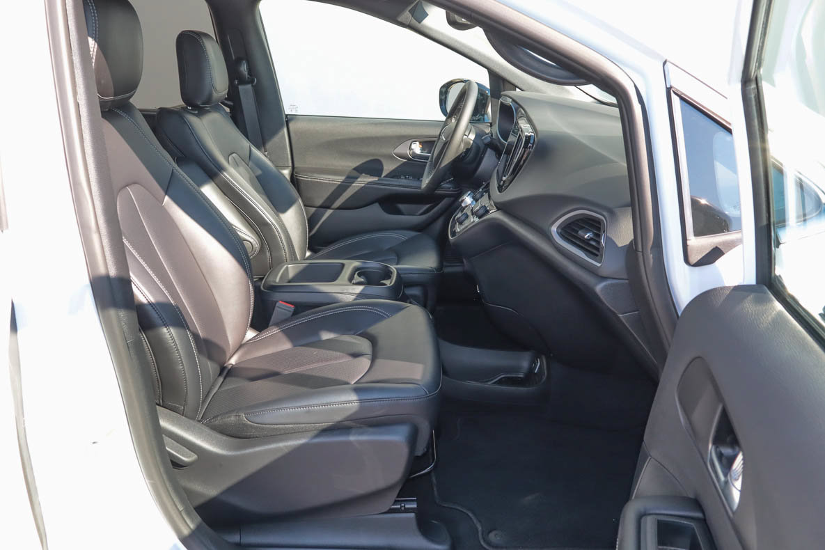 Used 2026 Chrysler Pacifica Select FWD image 22