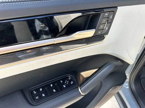 Certified 2025 Porsche Cayenne Turbo AWD/4WD image 15