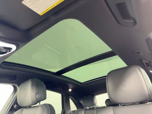 Certified 2025 Porsche Macan image 16