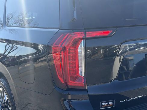 Used 2023 GMC Yukon XL Denali Ultimate image 12