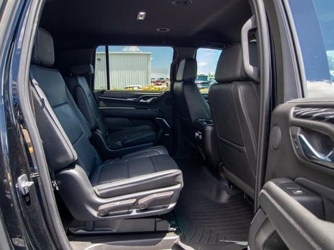 Used 2023 GMC Yukon XL Denali AWD/4WD image 17