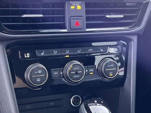 Used 2024 Volkswagen Taos SE image 18