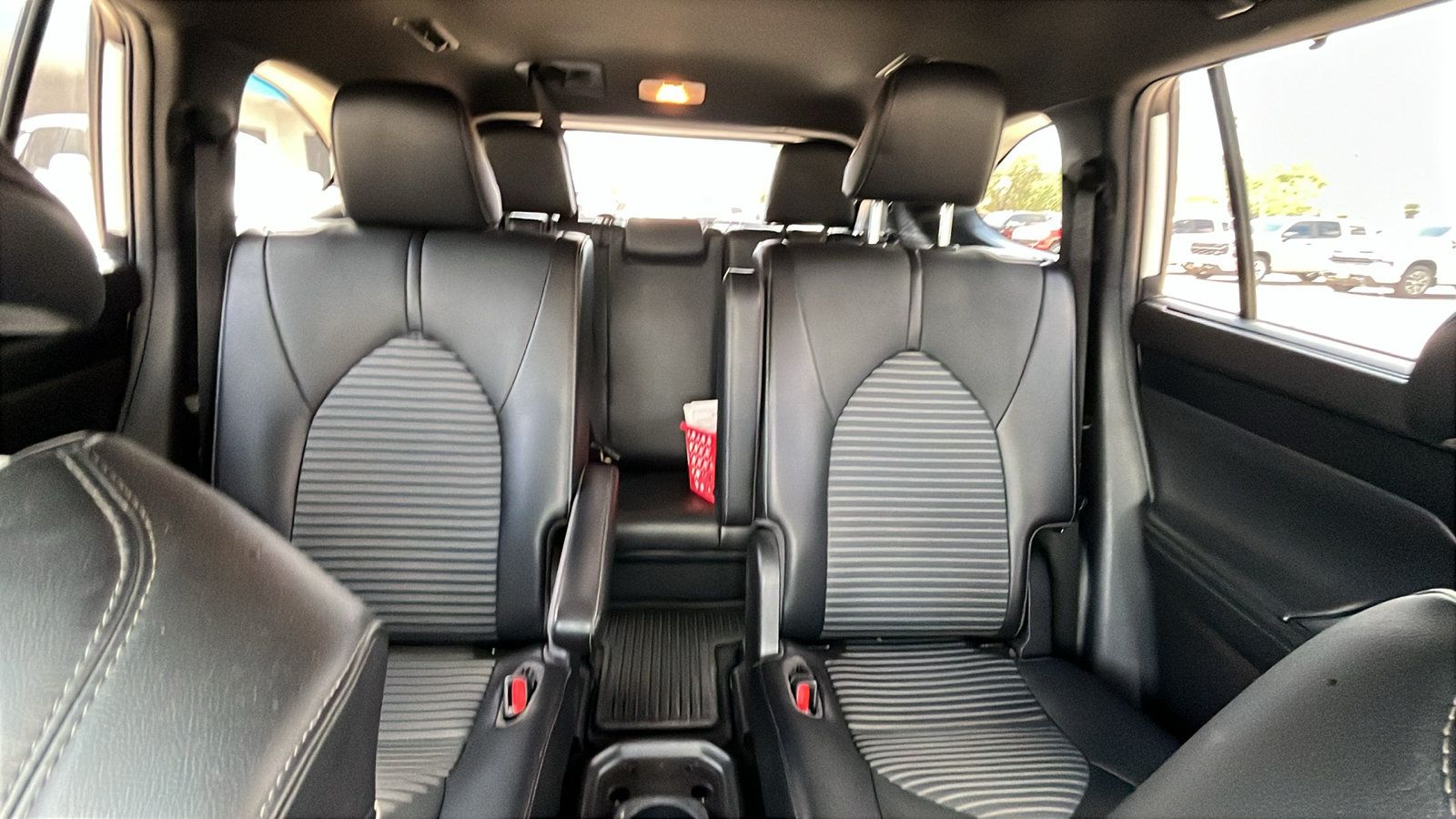 Used 2021 Toyota Highlander XSE FWD image 23
