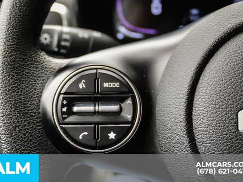 Used 2025 Kia Soul LX w/ LX Technology Package FWD image 25