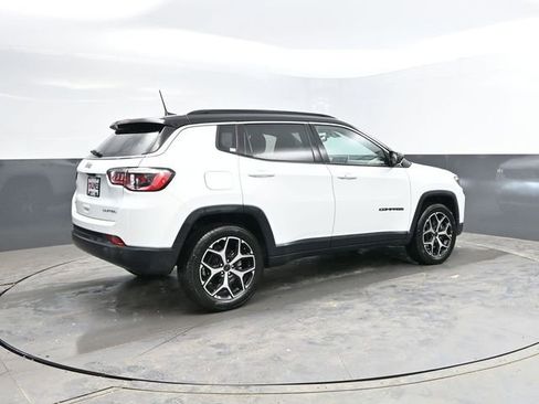 Used 2025 Jeep Compass Limited image 9