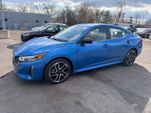 Used 2025 Nissan Sentra SR image 3