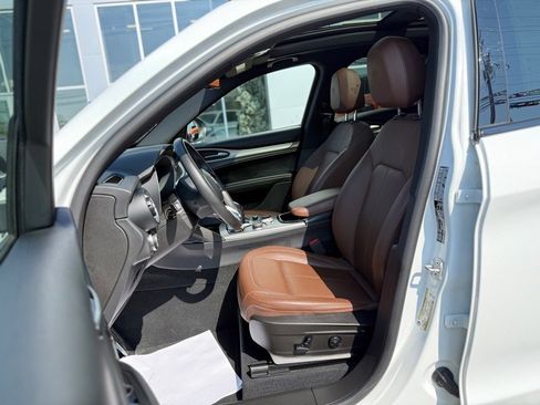 Used 2024 Alfa Romeo Stelvio Ti image 9