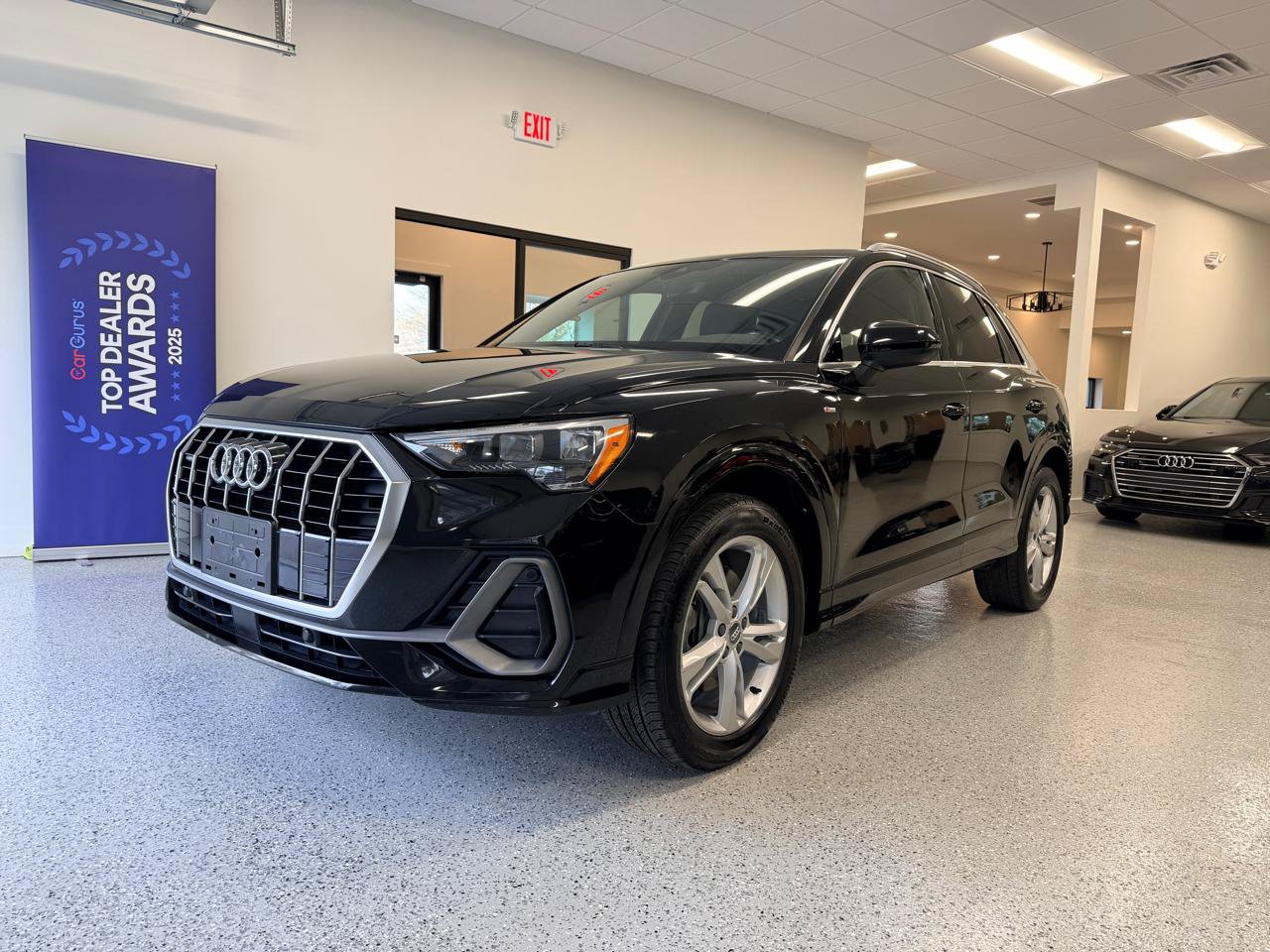 Used 2020 Audi Q3 2.0T Premium w/ Convenience Package AWD/4WD image 4