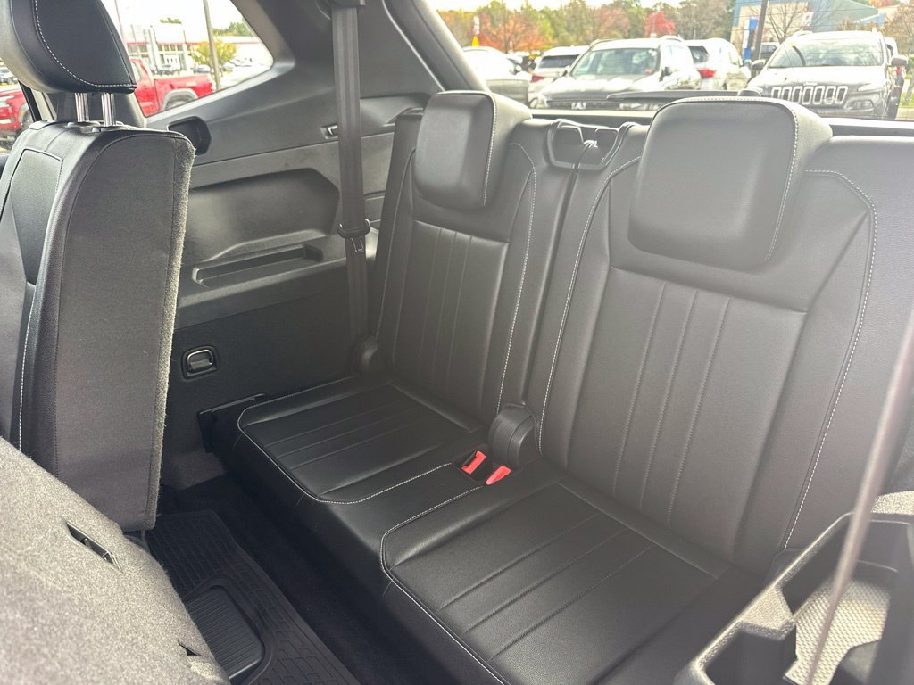 Used 2024 Volkswagen Tiguan SE R-Line FWD image 35