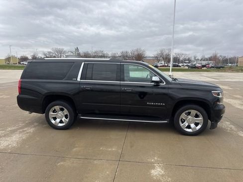 Used 2016 Chevrolet Suburban LTZ image 2