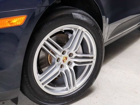 Certified 2020 Porsche Macan AWD/4WD image 9