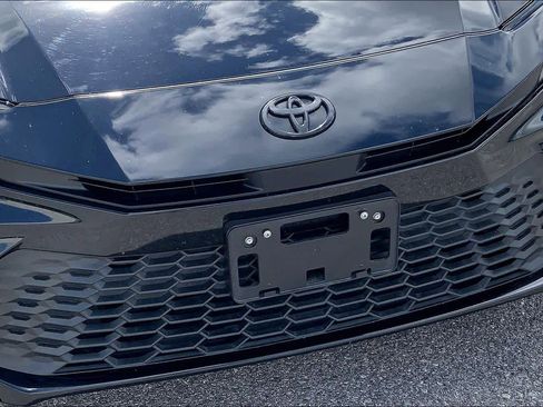 Used 2025 Toyota Camry SE FWD image 29