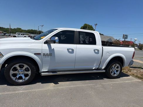 Used 2018 RAM 1500 Laramie AWD/4WD image 3