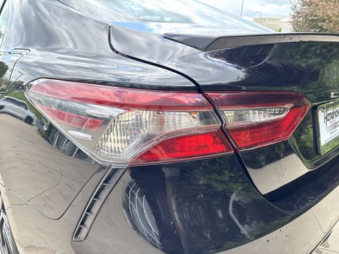 Used 2023 Toyota Camry SE FWD image 12