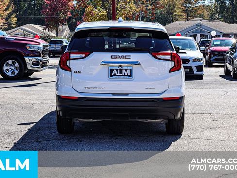 Used 2024 GMC Terrain SLE image 11