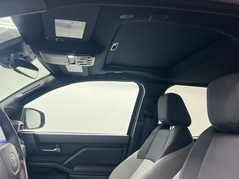 Used 2024 Toyota Tacoma TRD Sport w/ TRD Sport Upgrade Package image 9