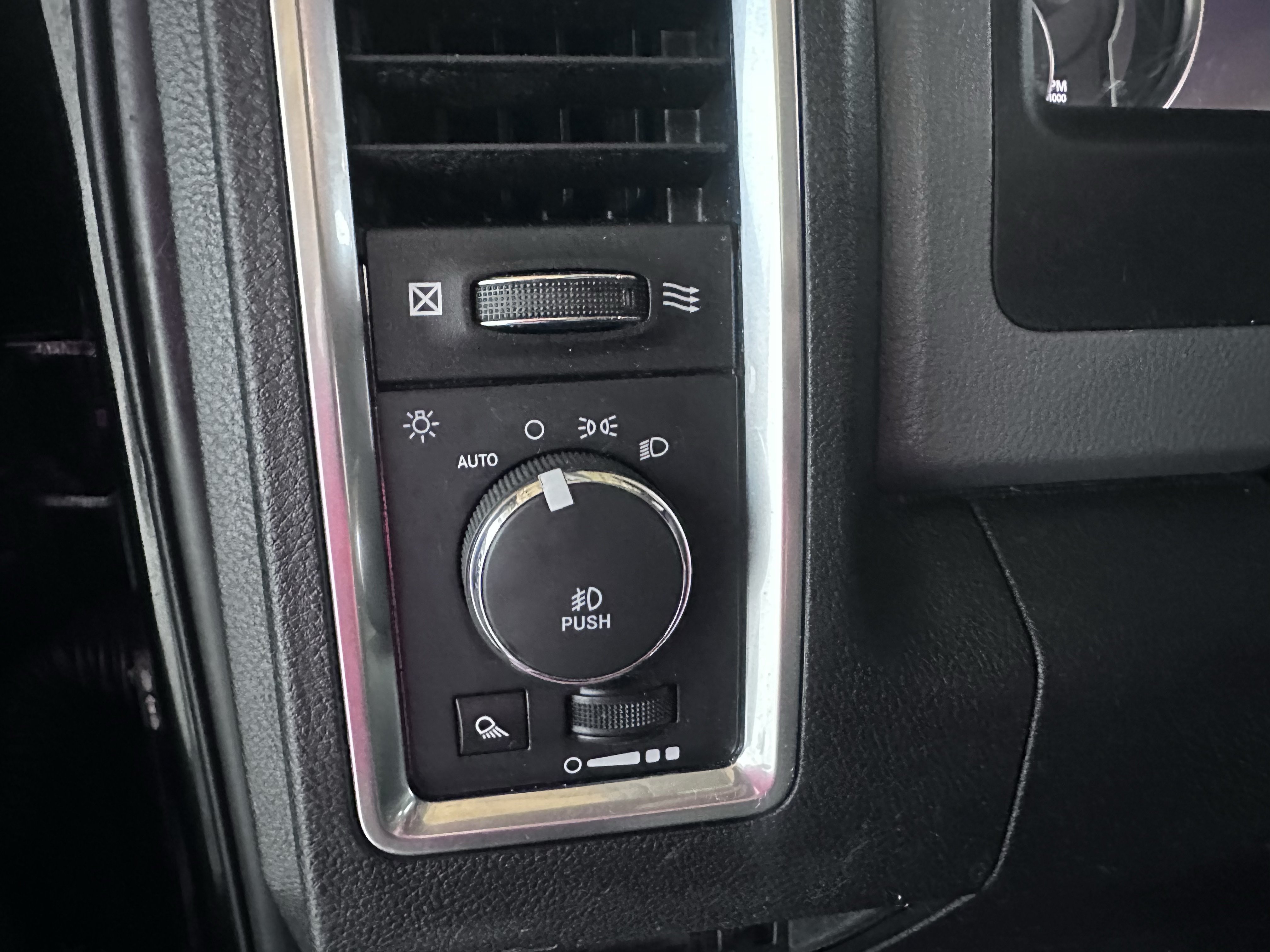 Used 2019 RAM 1500 Classic SLT w/ Luxury Group AWD/4WD image 40