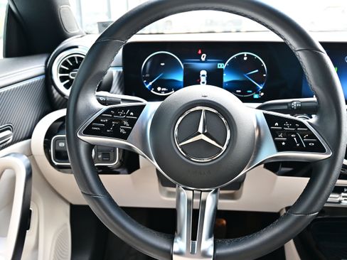 Used 2025 Mercedes-Benz CLA 250 4MATIC image 16