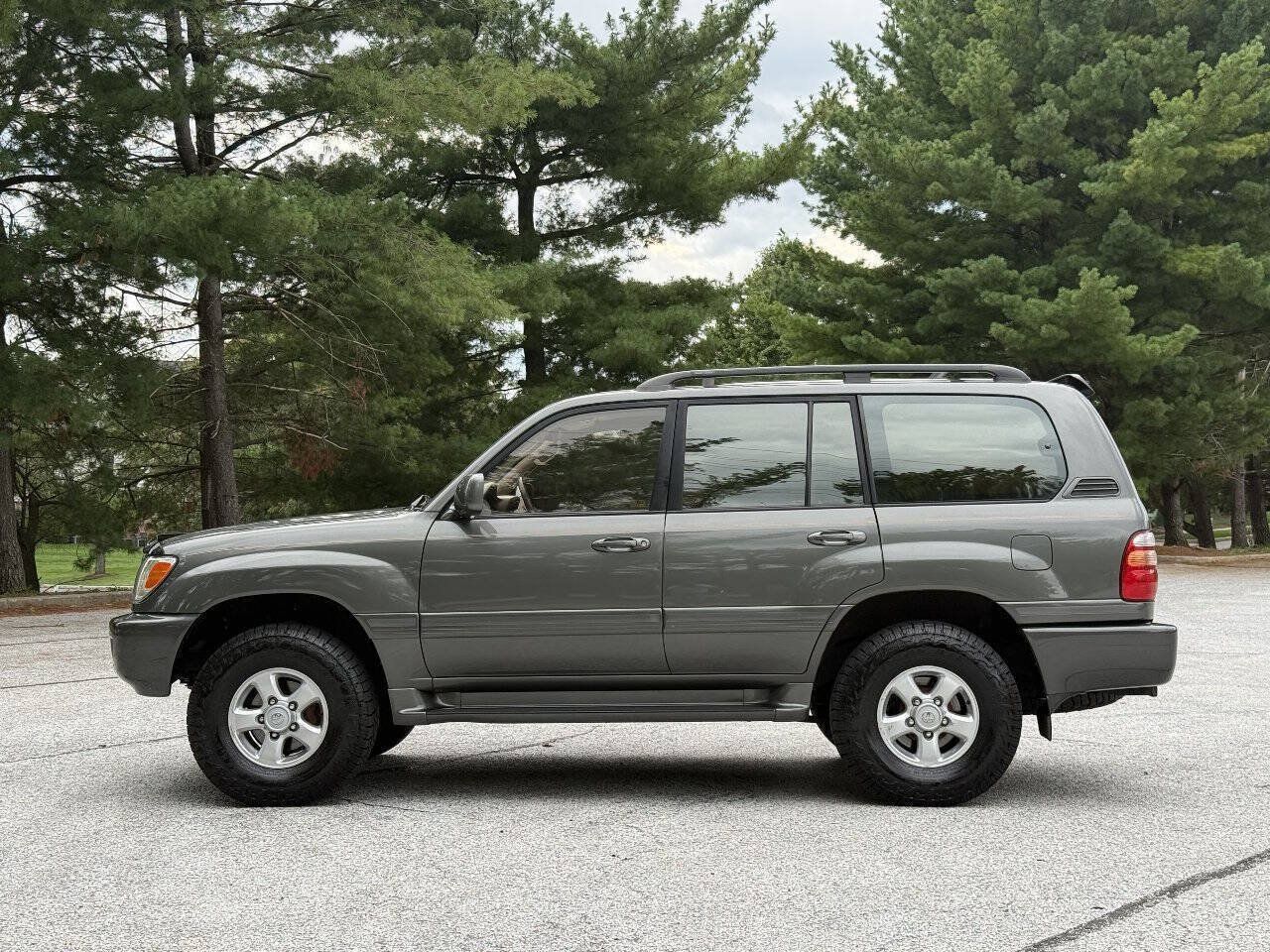 Used 2000 Toyota Land Cruiser AWD/4WD image 23