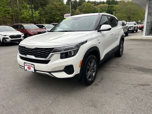 Used 2023 Kia Seltos LX AWD/4WD image 4