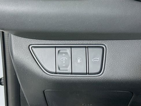 Used 2025 Genesis G70 2.5T image 16