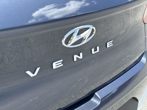 Used 2023 Hyundai Venue Limited w/ Cargo Package FWD image 10