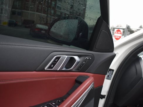 Used 2021 BMW X6 sDrive40i w/ M Sport Package image 13