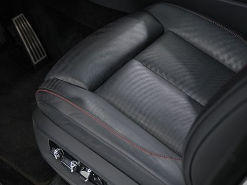 Used 2025 Rolls-Royce Cullinan image 50