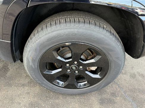 Used 2022 Land Rover Defender 110 X-Dynamic SE image 5