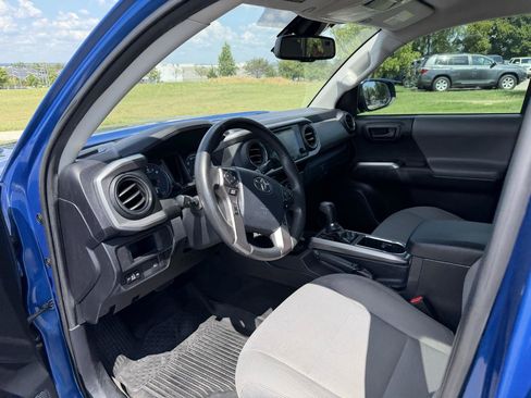 Used 2018 Toyota Tacoma SR5 RWD image 12