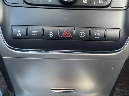 Used 2011 Jeep Grand Cherokee Limited w/ Luxury Group II image 20