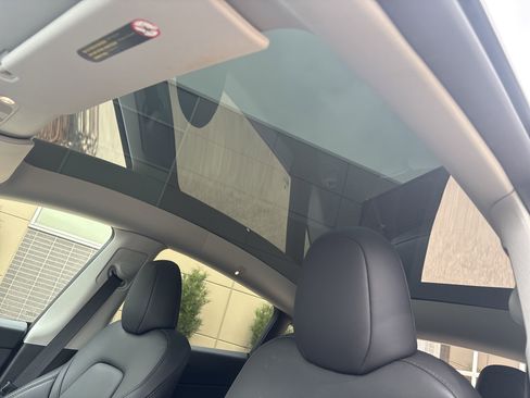 Used 2024 Tesla Model Y Long Range AWD/4WD image 28