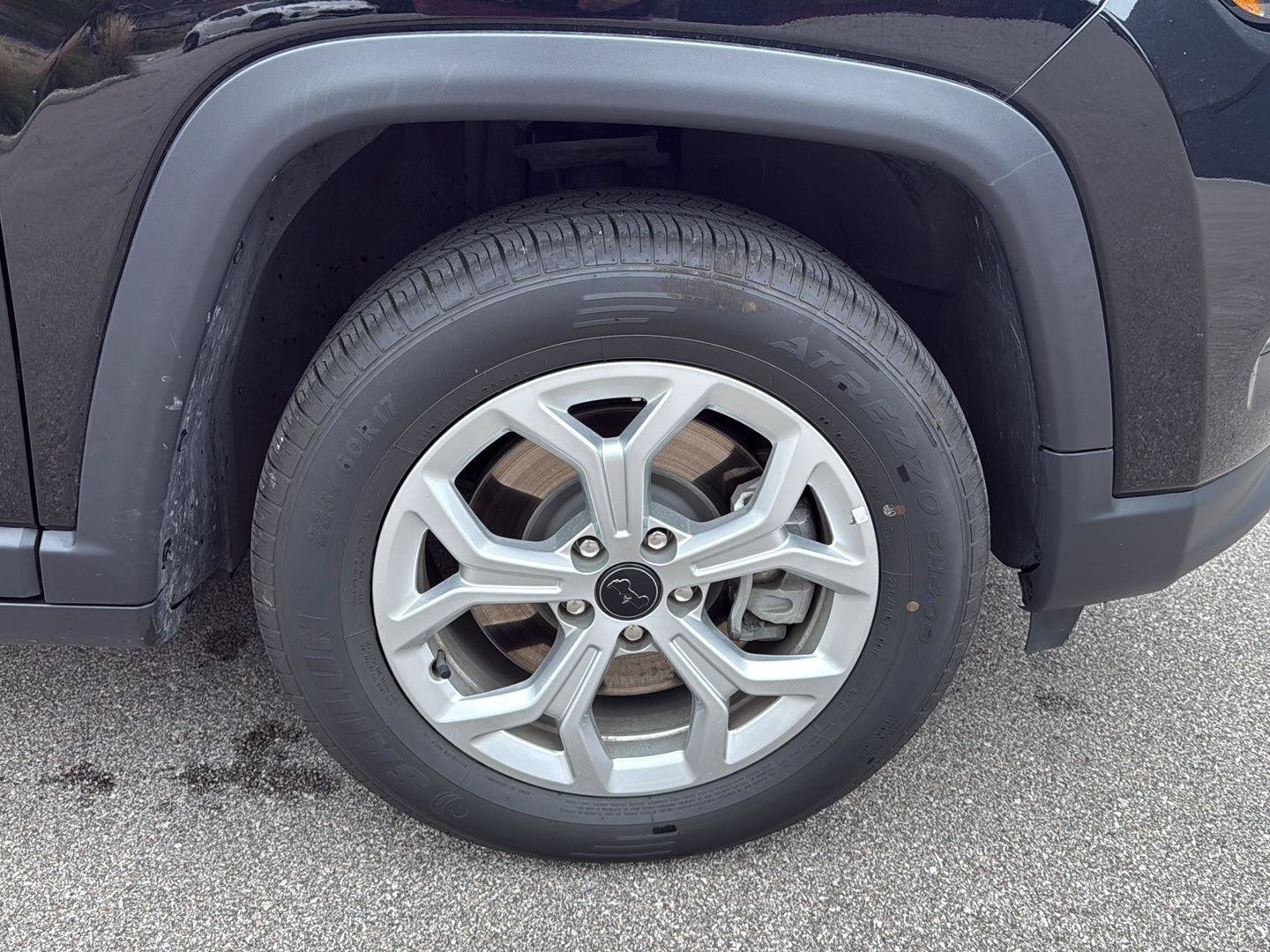 Used 2025 Jeep Compass Latitude AWD/4WD image 14