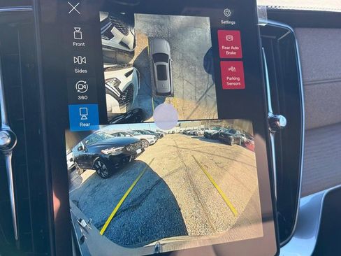 New 2026 Volvo XC90 B6 Plus w/ Protection Package Premier image 16