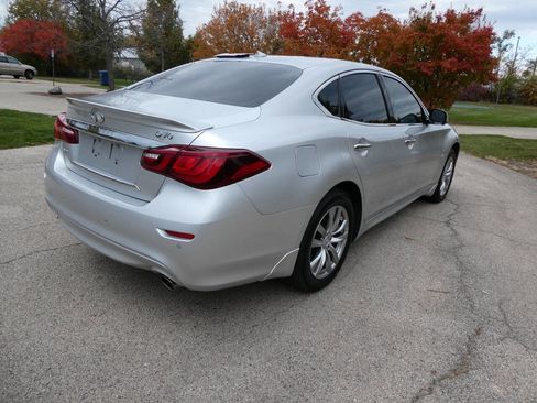 Used 2019 INFINITI Q70 Luxe w/ Proactive Package image 4