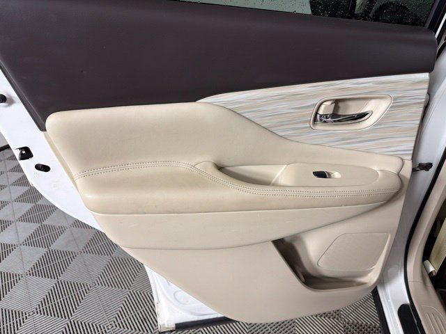 Used 2018 Nissan Murano Platinum w/ Cargo Package FWD image 27