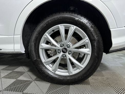 Certified 2025 Audi Q3 2.0T Premium w/ Convenience Package image 11