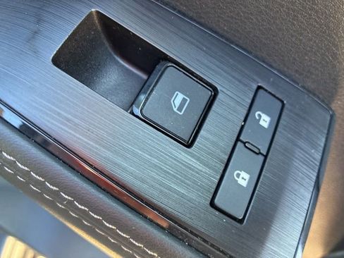 Used 2025 Nissan Rogue SV w/ SV Premium Package image 27