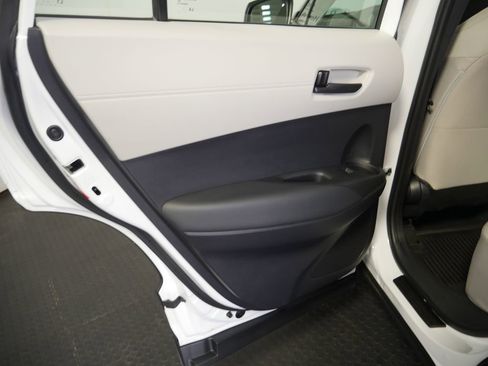 Used 2024 Toyota Corolla Cross L AWD/4WD image 12