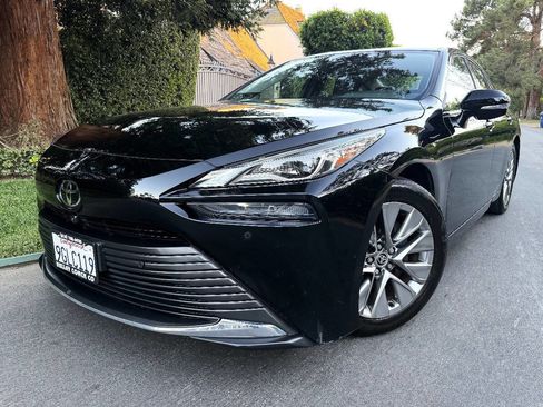 Used 2023 Toyota Mirai w/ Advanced Technology Package image 2