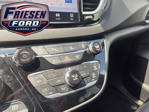 Used 2025 Chrysler Pacifica Select FWD image 23