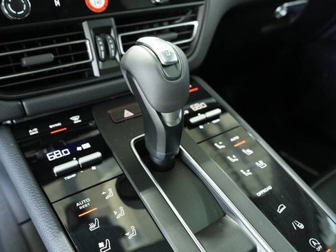 Certified 2025 Porsche Macan image 24