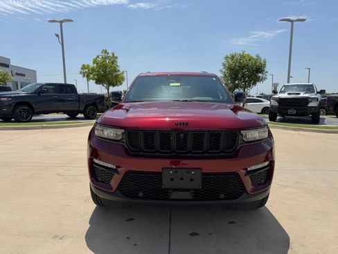 Used 2025 Jeep Grand Cherokee Limited w/ Luxury Tech Group II AWD/4WD image 5